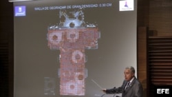 El investigador Luis Avial durante su intervención hoy en la presentación del informe con los resultados de la prospección con georradar que se llevó a cabo a finales de abril en al iglesia de las Trinitarias.