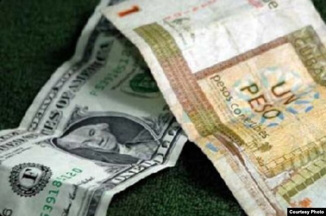 Un dólar se cambia en las casas de cambio estatales de Cuba por 87 centavos de CUC
