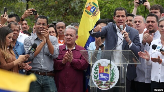 El lÃ­der opositor y presidente interino de Venezuela, Juan GuaidÃ³, se dirige a al pueblo en el este de Caracas, sÃ¡bado 11 de mayo de 2019. (REUTERS).