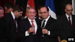 Raúl Castro durante la cena de Estado ofrecida por el presidente de Francia.