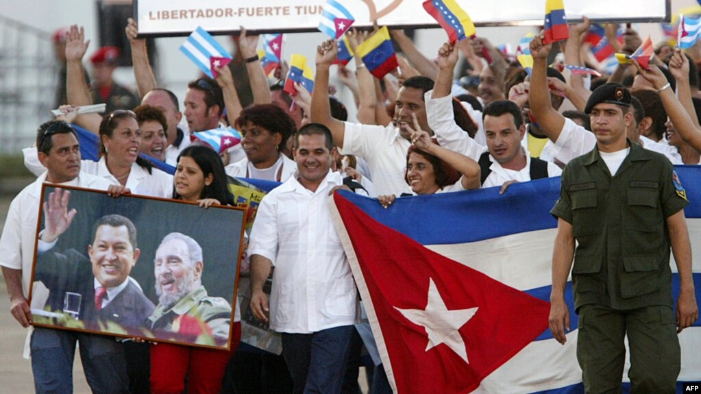 Médicos cubanos en la misión "Barrio Adentro" en Venezuela. (Archivo)