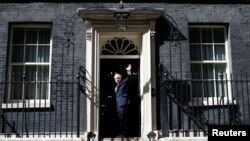 Boris Johnson entra al número 10 Downing Street, en London. REUTERS/Peter Nicholls