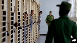 Vista interior de una prisión en Cuba. (Archivo AP/Franklin Reyes)