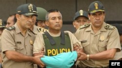 El "camarada Artemio" (c), último líder histórico del grupo Sendero Luminoso