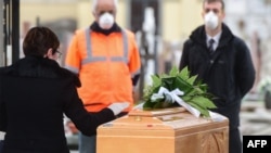 Ceremonia durante un funeral en Italia