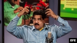 El presidente de Venezuela, Nicolás Maduro, presenta su programa radial y televisivo "En contacto con Maduro". 