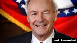 El gobernador de Arkansas, Asa Hutchinson.
