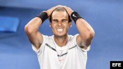 Nadal reacciona tras su victoria sobre Dimitrov en la semifinal del Abierto de Australia.