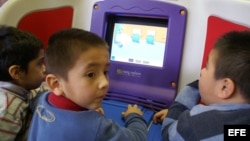 Niños hispanos en una escuela de educación preescolar en Dallas. (Archivo)