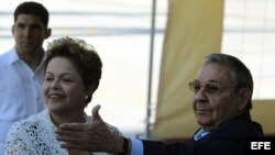 Raúl Castro y Dilma Rousseff inauguran la primera etapa del puerto del Mariel (Cuba) en el mes de enero.