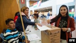 Bolivianos en las urnas.