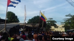 Entrada al campamento de cubanos en Turbo. (Foto enviada a Facebook de Martí Noticias)