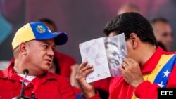 En agosto de 2015 el ex presidente de la Asamblea Nacional y diputado, Diosdado Cabello (izq.) inició una demanda civil contra El Nacional, La Patilla y el semanario Tal Cual
