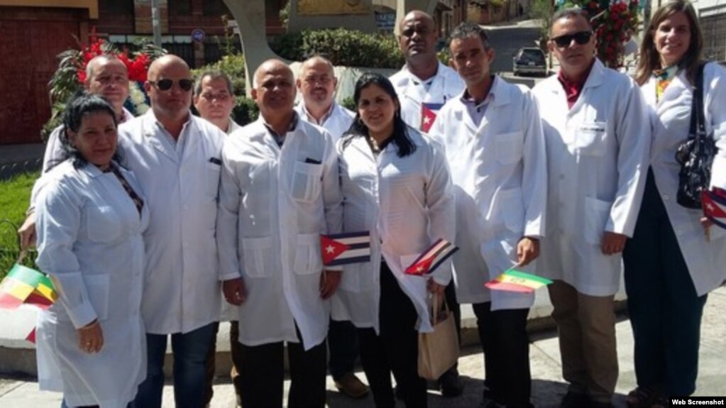 Médicos cubanos en Bolivia. (Archivo)