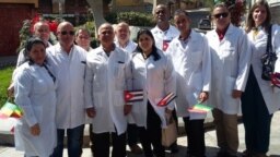 Médicos cubanos en Bolivia. (Archivo)