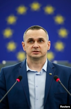 Oleg Sentsov habla ante el Parlamento Europeo.