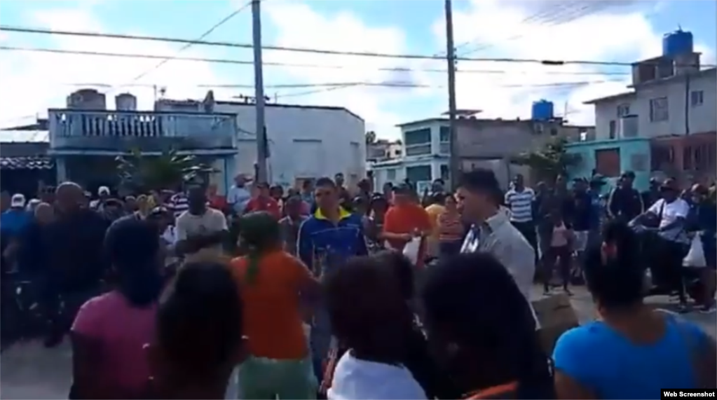 Protesta en Santa Clara. Tomado de YouTube/Yoel Bravo