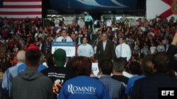 De izda. a dcha., el candidato republicano a la Casa Blanca, Mitt Romney; el senador cubanoamericano Marco Rubio; el exgobernador de Florida, Jeb Bush; y el candidato al Senado, Connie Mack IV.