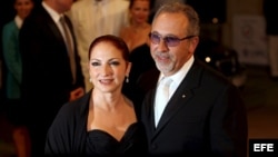 La cantante cubanoamericana Gloria Estefan y su esposo, el productor musical Emilio Estefan.