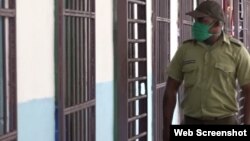 El r[egimen cubano mantiene el secretismo oficial sobre la situación del COVID-19 en las prisiones del país. (Captura de video/Canal Caribe)