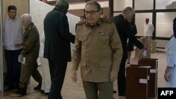 El primer secretario del Partido Comunista de Cuba, Raúl Castro, en una imagen de archivo. (HO/Cubavisión/AFP)