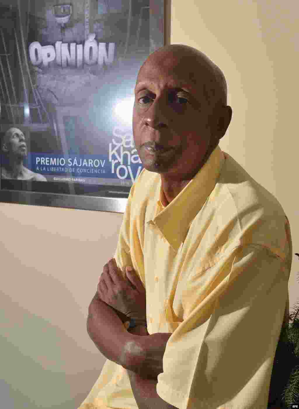 El expreso político y opositor cubano Guillermo Fariñas en su primer día de actividades en Miami participa en un encuentro con algunos miembros del exilio cubano en la sede de la Fundación Nacional Cubanoamericana en Miami (EEUU)