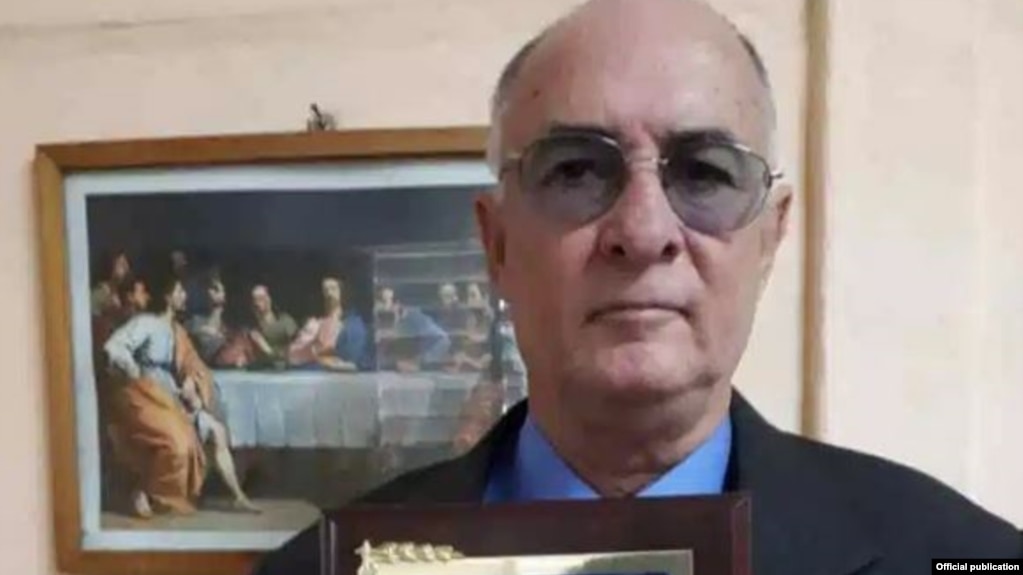 El abogado y periodista Roberto de Jesús Quiñones Haces recibió el Premio del Instituto Patmos.
