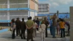 Vista exterior de una cárcel en Cuba. (Foto tomada de del canal de You Tube de TeleSur)