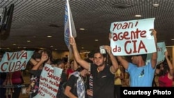 "Sean sus objetivos una bloguera disidente o un intelectual socialista, estos comportamientos tienen un trasfondo similar: el del linchamiento personal, moral y cívico". (foto EMOL)