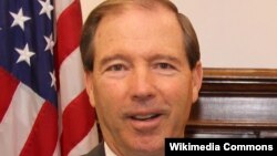 El senador Tom Udall lidera la delegación estadounidense.