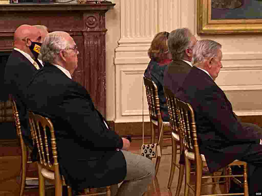 Asistentes al encuentro del presidente Donald Trump con miembros de la Brigada 2506 en la Casa Blanca