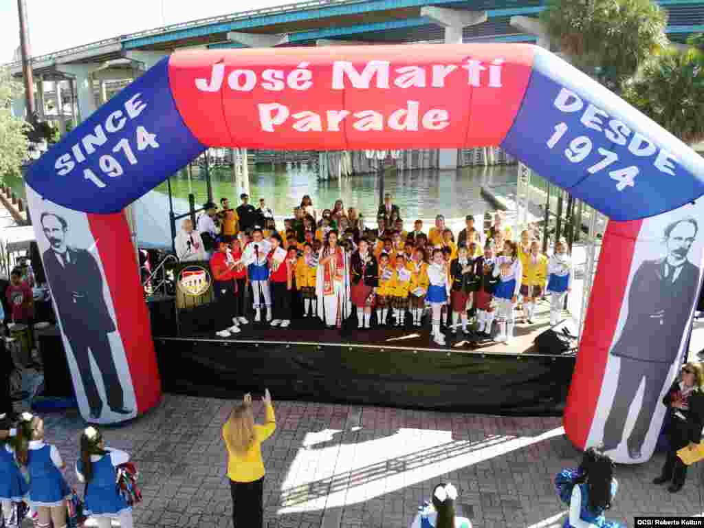 Parada Escolar Martiana. Photo Roberto Koltun OCB Staff.