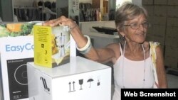 Beneficiaria de la Asistencia Social Cuba compra utensilios de cocina
