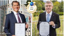 El gerente de marcas de P&G, Marc Pritchard (i) y Thomas Bach (d), presidente del COI.