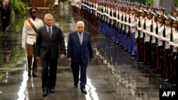 Mahmoud Abbas y Díaz -Canel en el Palacio de la Revolución.