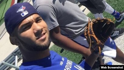 Blue Jays quieren que Lourdes Gurriel juegue el campocorto