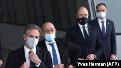 El secretario de Estado de EEUU, Antony Blinken, en Bruselas con cancilleres de la OTAN. (Yves Herman/AFP).