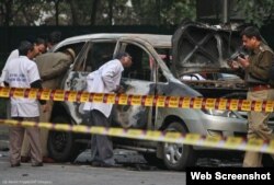 Forenses examinan en Nueva Delhi auto de embajada de Israel tras explosión de bomba una bomba en 2012