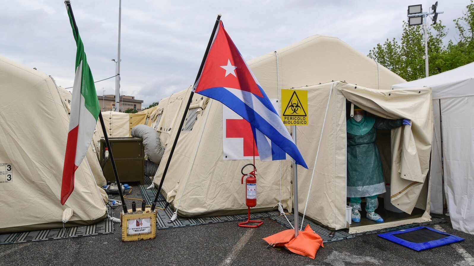 El hospital provisional en Crema, al sureste de Milán, en el que laboraron médicos cubanos enviados a combatir el coronavirus en Italia. (Miguel Medina/AFP)