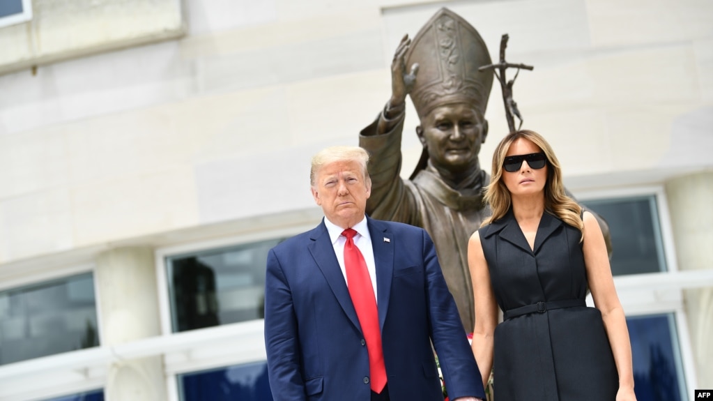 El presidente Donald Trump y la Primera Dama visitan el Santuario Nacional San Juan Pablo II