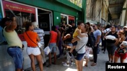 Cuba enfrenta un desabastecimiento de alimentos y otros productos básicos.