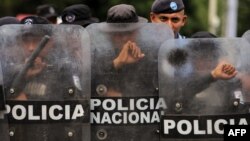 Guardia Nacional de Nicaragua preparada para reprimir una protesta antigubernamental.