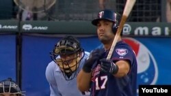 Kendrys Morales antes de empujar con un doble las dos carreras decisivas para los Mellizos (4-1) sobre su antiguo equipo, Marineros de Seattle.