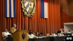 Raúl Castro, pronuncia un discurso hoy, viernes 8 de julio de 2016, en La Habana (Cuba), como clausura del primer pleno del año de la Asamblea Nacional de Cuba (Parlamento unicameral), donde se analiza la marcha de la economía en el primer semestre de 20
