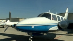 Un avión privado en una imagen tomada de un video de la Agencia Francesa de Prensa (AFP).