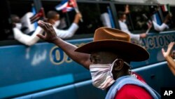 El régimen cubano dará a conocer este jueves una serie de medidas para una primera etapa de recuperación de la pandemia en la isla. (AP/Ramon Espinosa)