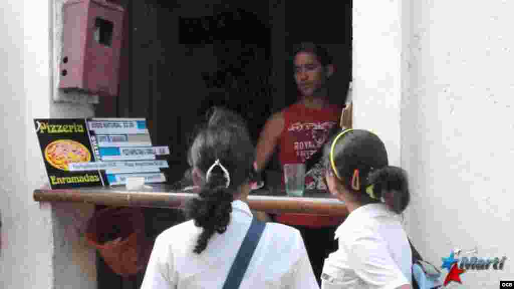 En la calle Enramada de Santiago de Cuba se encuentra la mayor concentración de cuentapropistas.