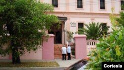 El foro de tres días se realiza en la casa San Juan María Vianney de la Iglesia.