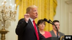 Donald Trump asiste a un acto por la celebración de los seis meses de su reforma fiscal en Washington
