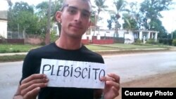 Jóvenes cubanos llaman al Plebiscito en Cuba. (Foto: Twitter Rosa María Payá)